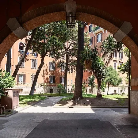 Hip Pad In Garbatella Apartment *