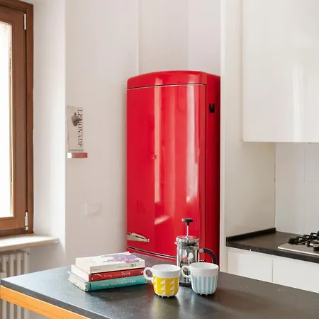 Hip Pad In Garbatella Apartment Rom