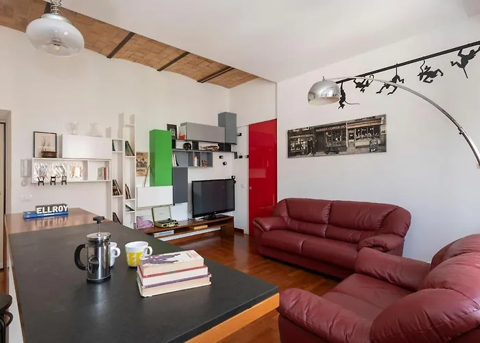 Hip Pad In Garbatella *