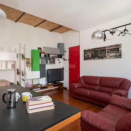 Hip Pad In Garbatella *