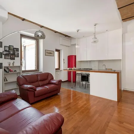 Hip Pad In Garbatella *